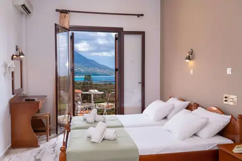 Karavados Beach Hotel in Καραβάδος — foto 3