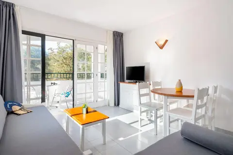 Apartamentos Vibra Caleta Playa in Ciutadella — foto 11