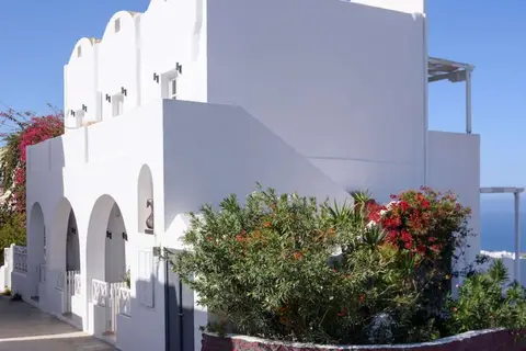 Muses Cycladic Suites in Pizza Santorini