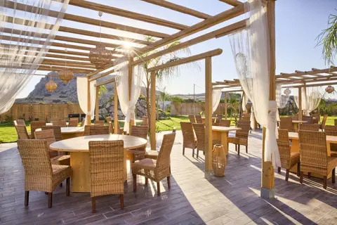 Alia Luxury Suites & Spa Beachfront Hotel in Χαράκι — foto 13