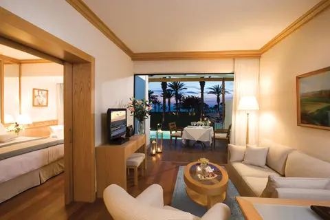Constantinou Bros Asimina Suites Hotel in Geroskipou — foto 26