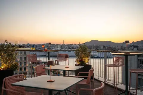 Mitsis N'U Piraeus Port in Piraeus — foto 5