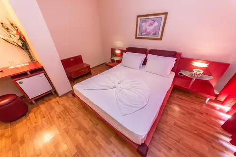 Brilant in Sarandë — foto 30