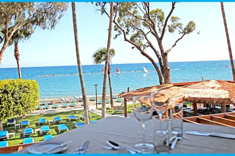 Poseidonia Beach Hotel in Agios Tychonos — foto 10