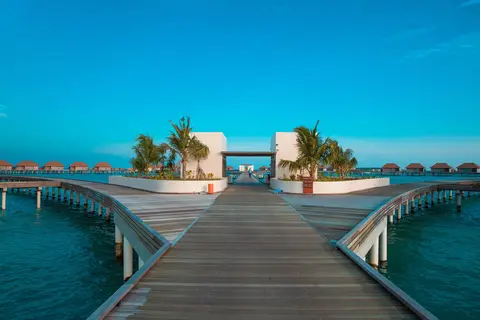 Radisson Blu Resort Maldives in Huruelhi Island — foto 2