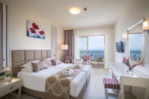 Aquamare Beach & Spa in Paphos — foto 19