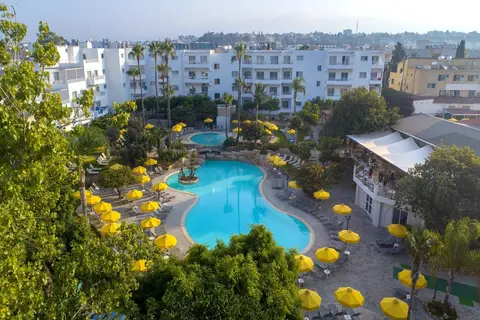 Mayfair Gardens in Paphos — foto 19