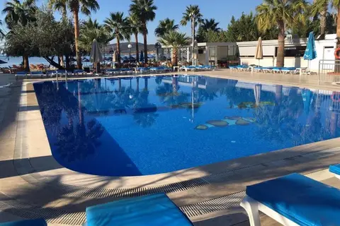 Nagi Gümbet Beach in Bodrum — foto 2