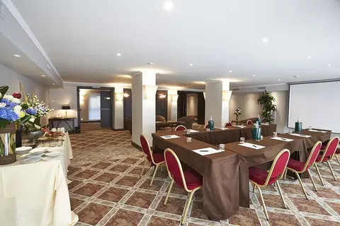 Sina de la Ville in Milaan — foto 18