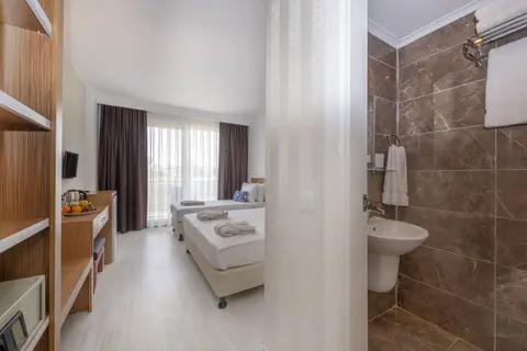 A Hotel Side in Manavgat — foto 4