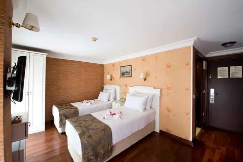 Golden Horn Sirkeci in İstanbul — foto 11