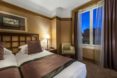 Best Western Plus Hotel Mercedes Arc de Triom in Parijs, foto 7