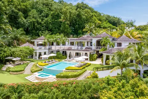 Round Hill Hotel & Villas in Hopewell