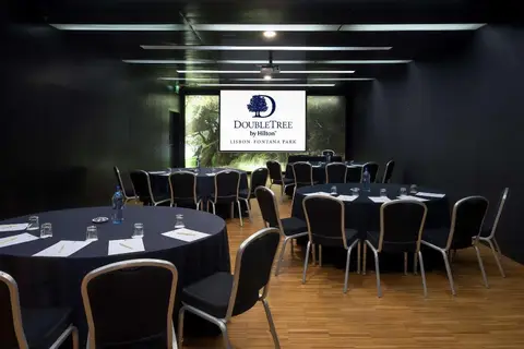Doubletree by Hilton Lisbon - Fontana Park in Almada — foto 30