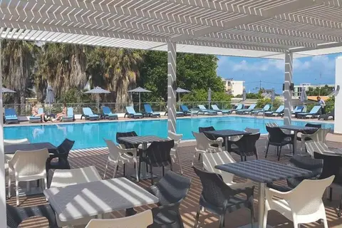 Cosmopolitan in Λάμπη — foto 7