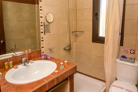 Thalassies Nouveau in Λιμενάρια — foto 10