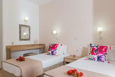 Emerald Hotel in Αγία Μαρίνα — foto 16