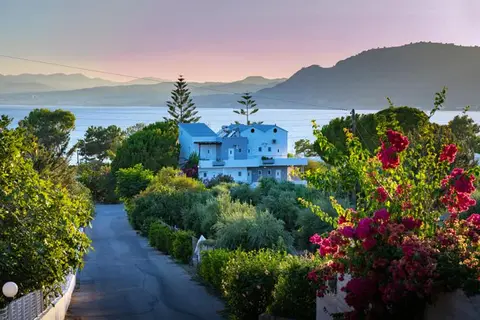 George Beach Studios & Villas in Πεύκοι — foto 13