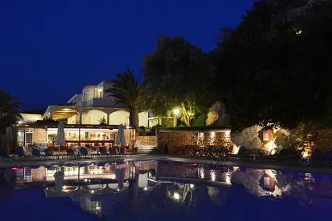 Dolphin Bay Seaside Resort & Suites in Γαλησσάς — foto 7
