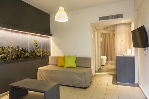 Mayfair Gardens in Paphos — foto 18