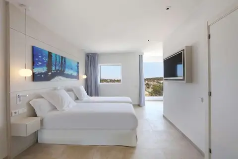 Iberostar Selection Santa Eulalia Ibiza - adults only in Santa Eulària des Riu — foto 3