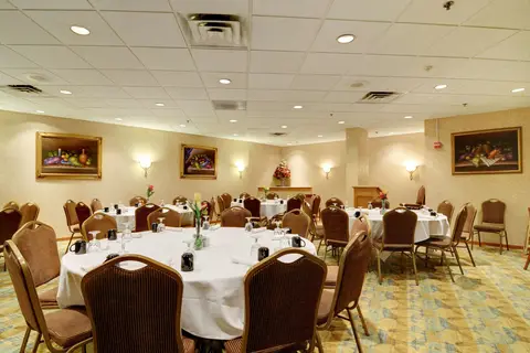 Best Western Plus Chicago Hillside in Franklin Park — foto 11