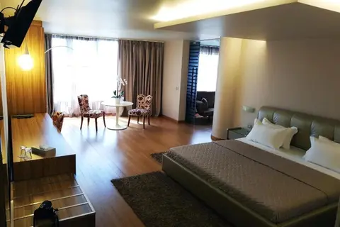Sky Hotel in Tirana — foto 4