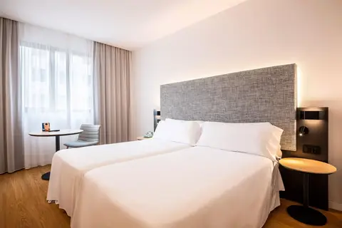 Hotel Valencia Oceanic in Valencia — foto 3
