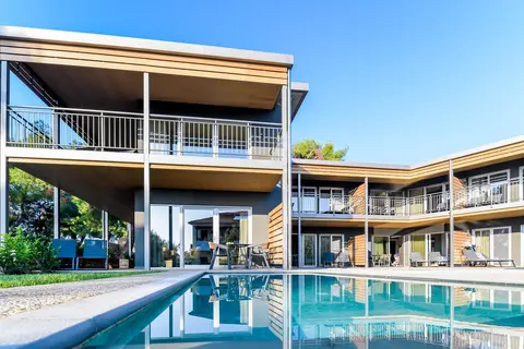 Blue Dolphin Resort Hotel in Μεταμόρφωση