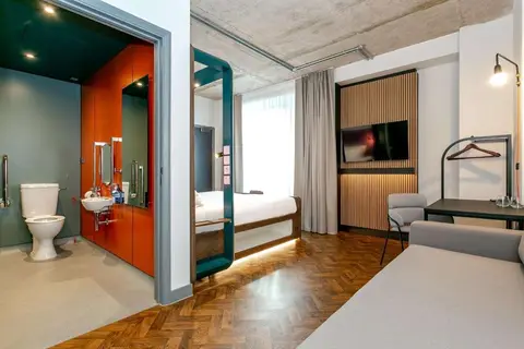 YOTEL Manchester Deansgate in Manchester — foto 9