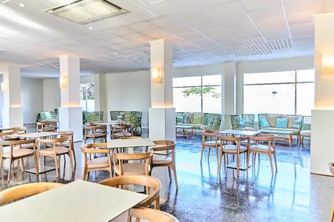 Leonardo Royal & Suites Hotel Ibiza Santa Eulalia in Santa Eulària des Riu — foto 8