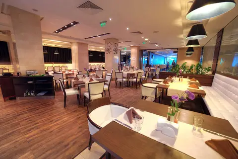 International Hotel Casino & Tower Suites in СПА център Ривиера Бийч — foto 16