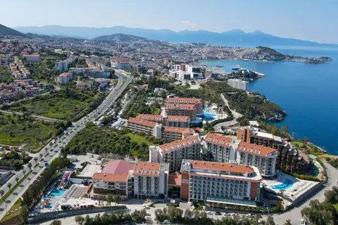 Ramada Hotel & Suites by Wyndham Kusadasi in Kuşadası, foto 11