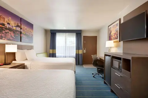 Days Inn & Suites by Wyndham Anaheim At Disneyland Park in Anaheim, foto 23