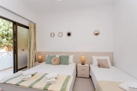 Hotel Varelis in Αρχάγγελος — foto 14