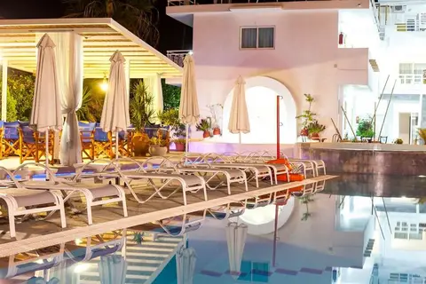 Tinas Plus Hotel in Φαληράκι — foto 30