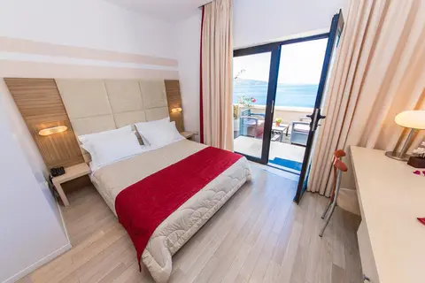 Brilant in Sarandë — foto 29