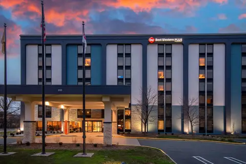 Best Western Plus Meadowlands in Secaucus