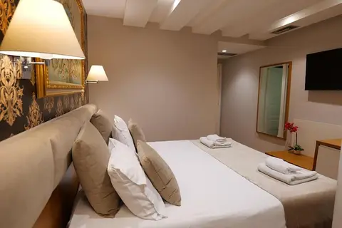 Queen Hotel Tirana in Tirana — foto 19