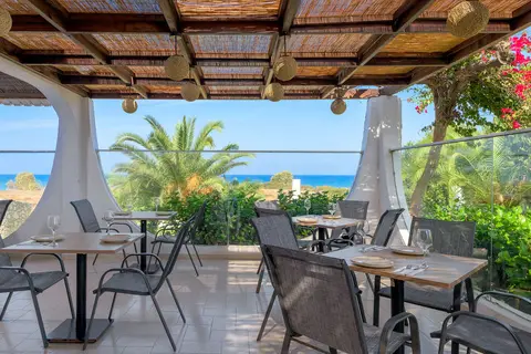 Nirvana Beach Hotel in Θεολόγος — foto 8