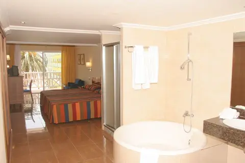 Hotel Mediterráneo Bay in Roquetas de Mar — foto 29