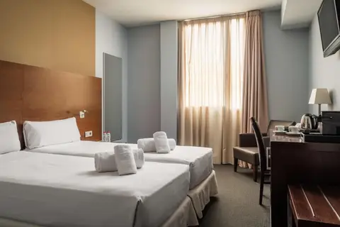 Hotel Madanis in L'hospitalet De Llobregat — foto 9