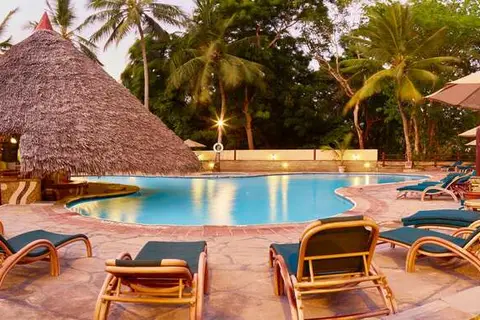 Pinewood Beach Resort & Spa in Kasemeni ward — foto 16