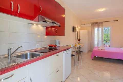Ziogas Luxury Apartments in Kato Korakiana — foto 9