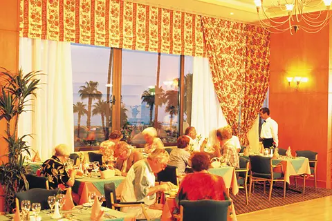 Sun Hall Hotel in Larnaca — foto 3