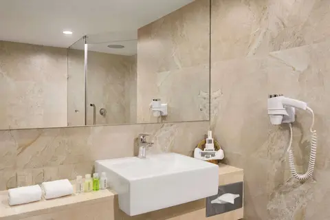 Ramada by Wyndham Colombo in Colombo — foto 14