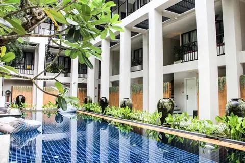 Outrigger Surin Beach Resort in ตำบลเชิงทะเล — foto 17