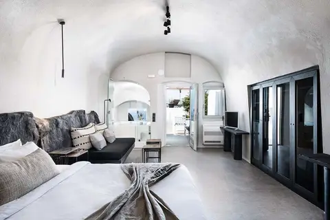 On The Rocks in Thira Municipal Unit, foto 12