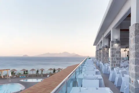 Grand Blue Beach Hotel in Καρδάμαινα — foto 11