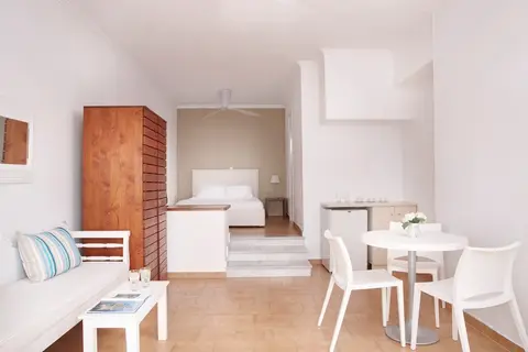 Mill Houses New Elegant Suites in Santorini Yachting Club, foto 10